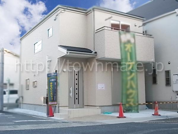 Local appearance photo. Appearance adapt to the surrounding environment