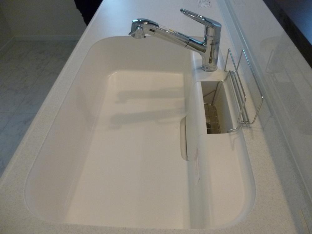 Same specifications photo (kitchen). Clean sink