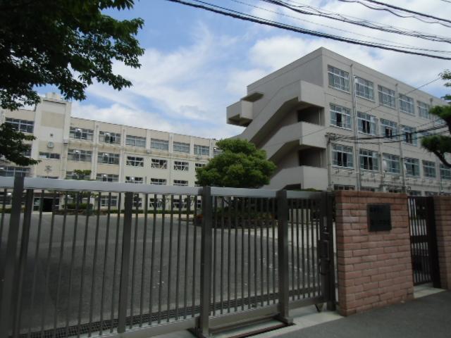 Junior high school. 289m to Takatsuki Municipal eighth Junior High School