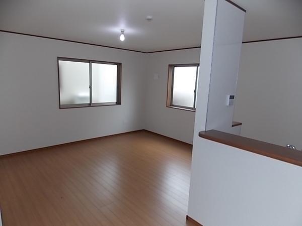 Same specifications photos (living). Family reunion in the spacious living room