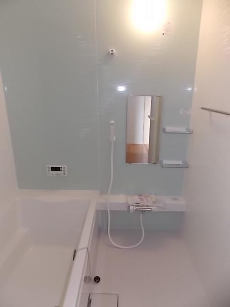 Same specifications photo (bathroom). With convenient bathroom dryer in your laundry in the rain and cold season