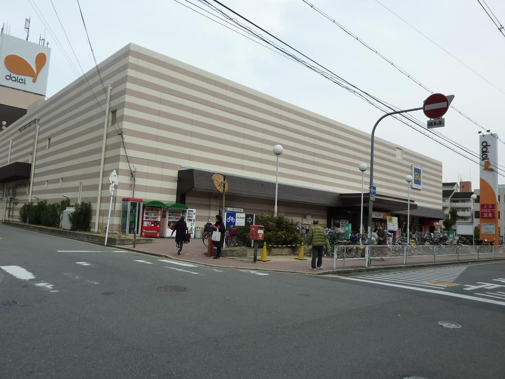 Supermarket. 290m to Daiei Settsu Tomita shop
