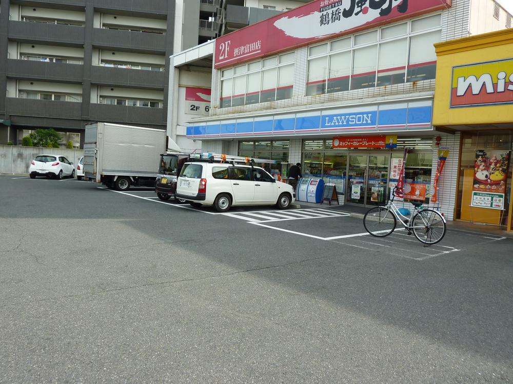 Convenience store. 20m until Lawson Takatsuki Ohata-cho shop