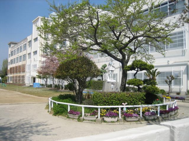 Primary school. 279m until Nishi Elementary School Tachikawa Takatsuki