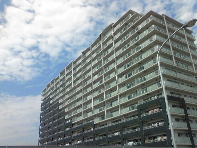 Local appearance photo. Facing south ・ Day is good per 14 floor!