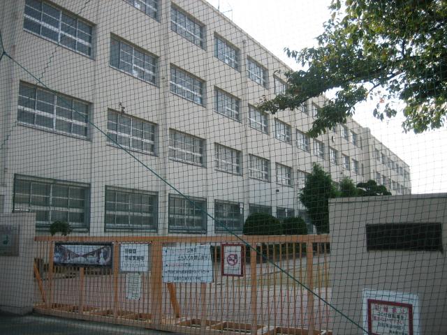 Primary school. 1163m to Takatsuki Minami Daikan Elementary School