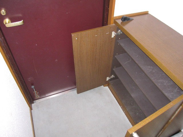 Entrance. Cupboard