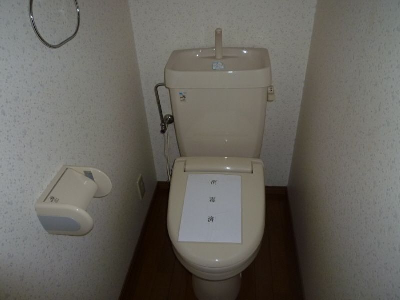 Toilet. ● toilet ●