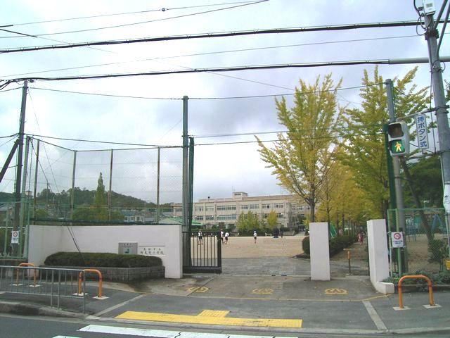Primary school. 794m to Takatsuki Municipal Abuno Elementary School