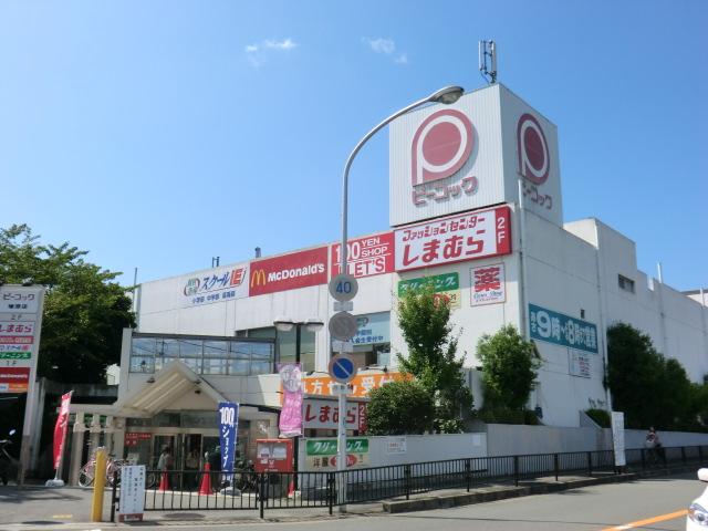 Shopping centre. 694m to the Fashion Center Shimamura Tsukahara shop