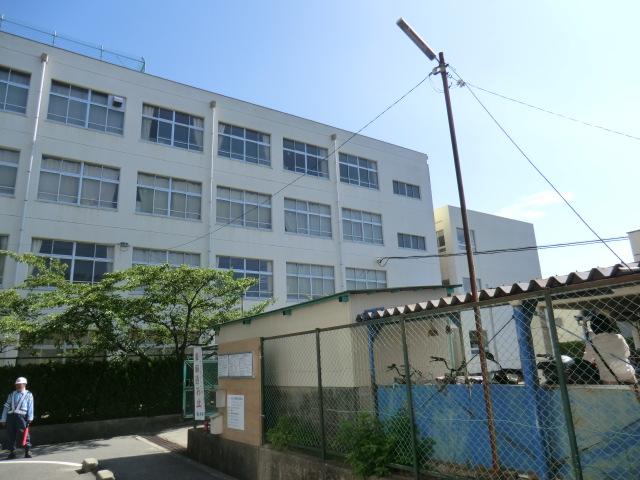 Primary school. 979m to Takatsuki Municipal Doshitsu Elementary School