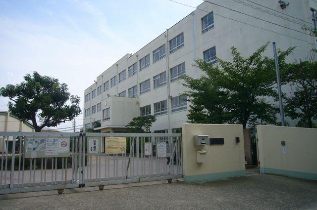 Primary school. 1390m to Takatsuki Municipal Doshitsu Elementary School