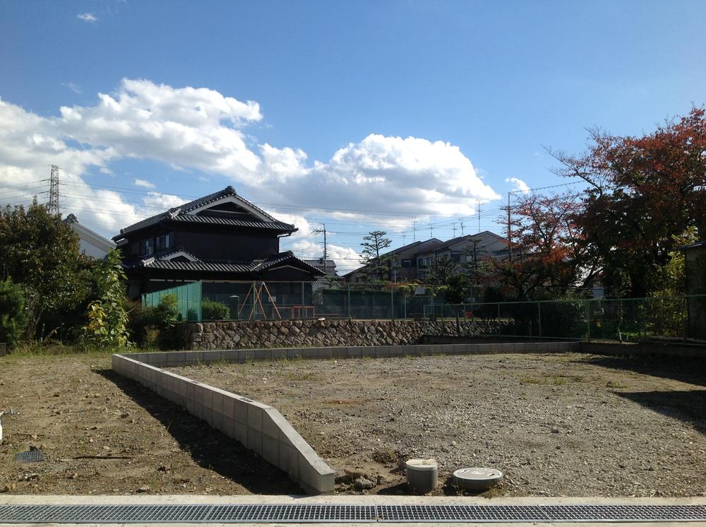 Local photos, including front road. All two-compartment Local Photos