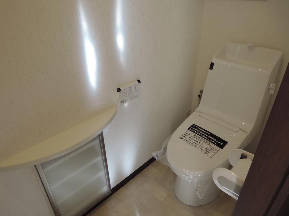 Toilet. Indoor (12 May 2013) Shooting