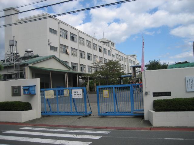 Primary school. 677m to Takatsuki Municipal Hokkaido crown elementary school