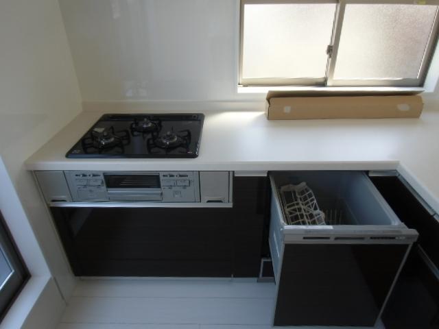 Kitchen. With dishwasher!