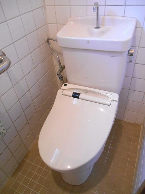 Toilet. toilet.