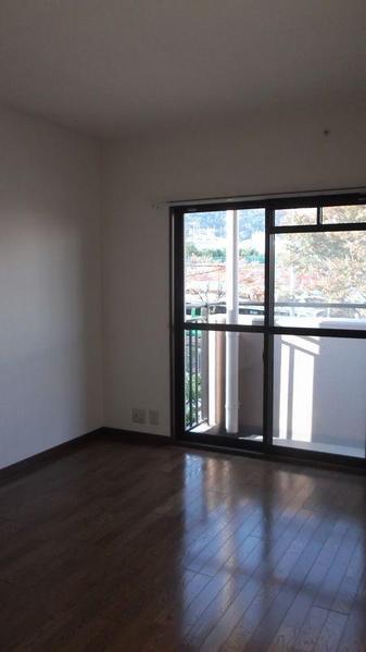 Non-living room. Indoor (11 May 2013) Shooting