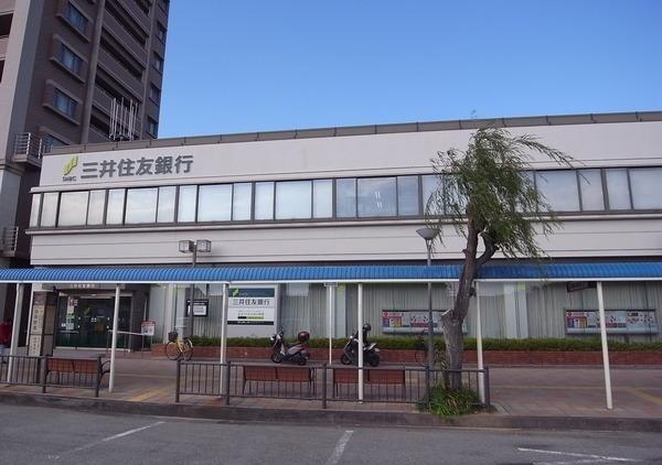 Bank. 368m to Sumitomo Mitsui Banking Corporation Kongo Branch