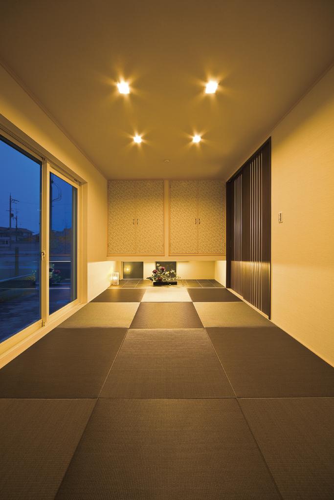 Non-living room. Entrance near the independent Japanese-style room, Guidance of a sudden your customers is smooth. Also likely to unwind as well as accommodation space of your parents and customers. Production also modern with large windows and down lights.