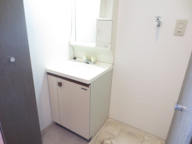 Washroom. There washbasin independent ☆ 