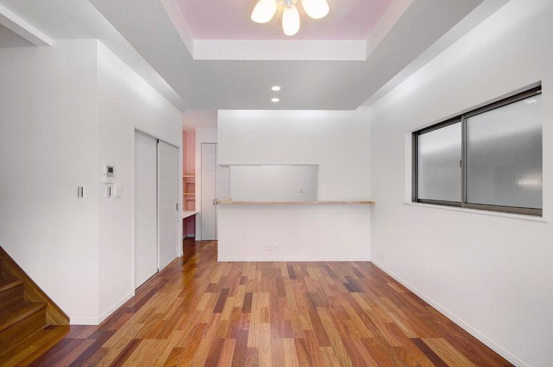 Same specifications photo (kitchen). Amber color of the floor. (Our enforcement example)