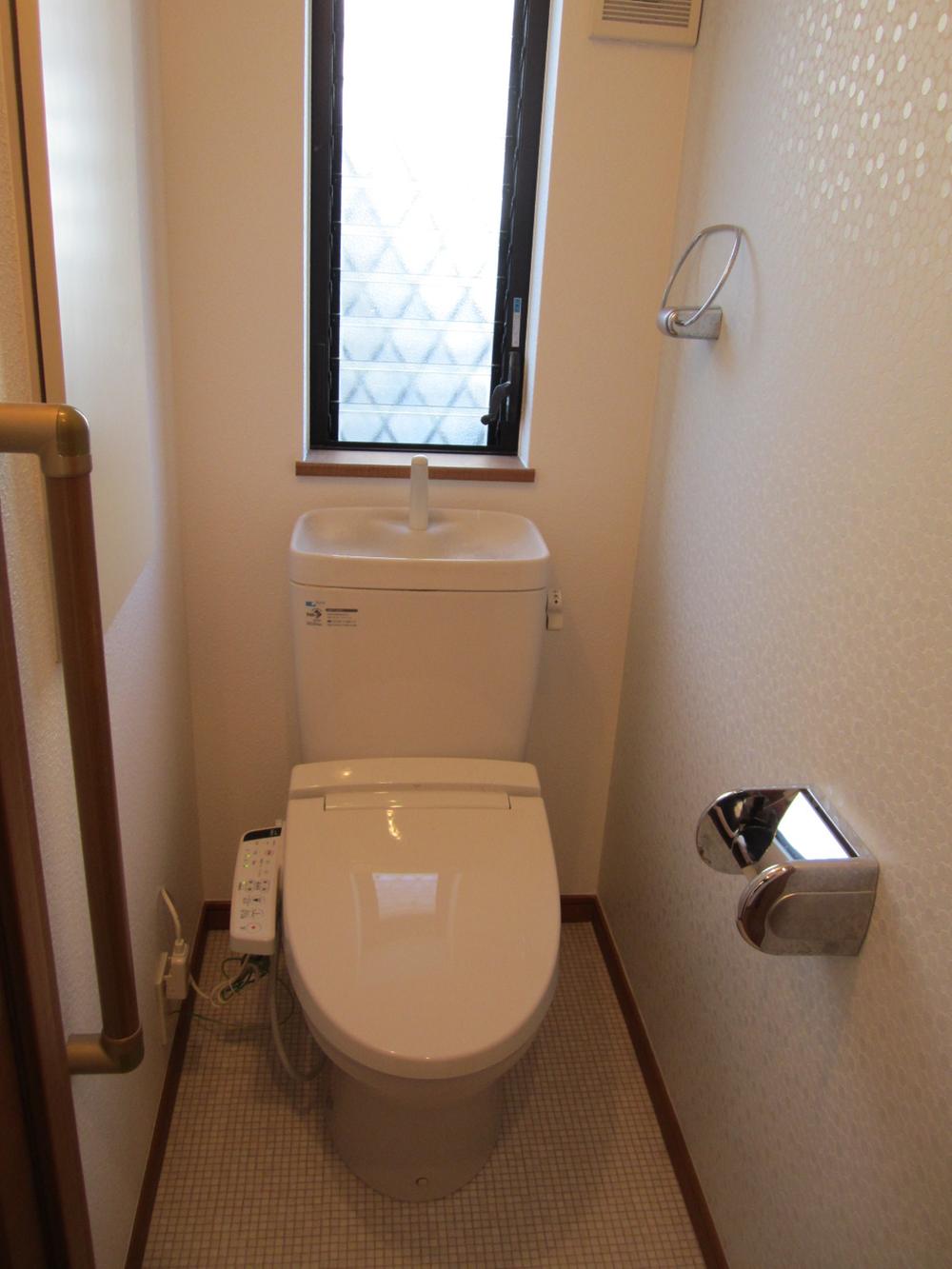 Toilet. Indoor (12 May 2013) Shooting