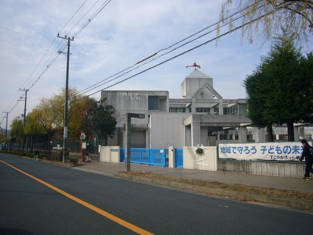 Primary school. Tondabayashi Municipal Koganedai to elementary school 506m