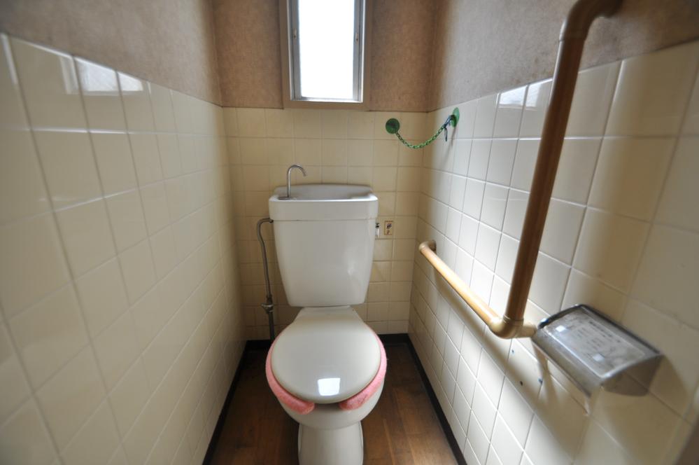 Toilet. Toilet comfortably spacious