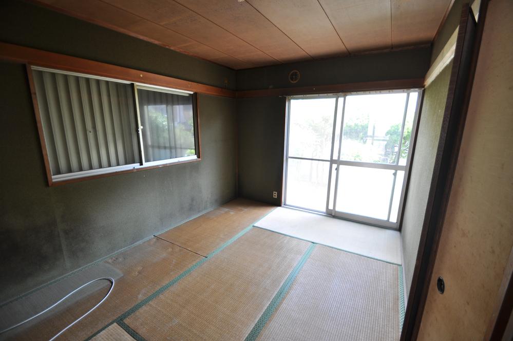Non-living room.  ※ Taken from the dining side ☆  It is bright in the sunlight from the south