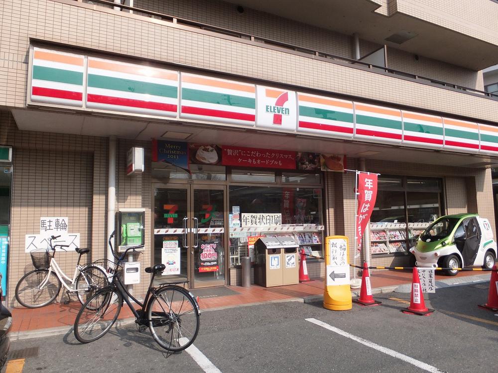 Convenience store. Seven-Eleven 163m to Osaka Sayama 5-chome