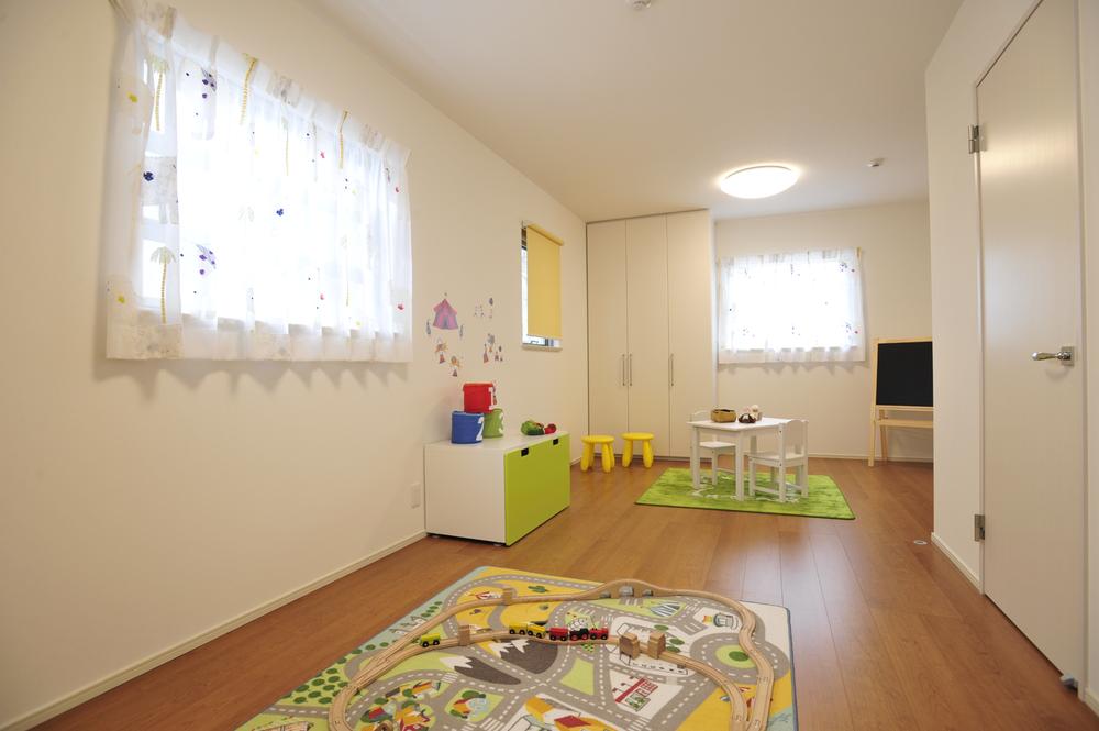 Same specifications photos (Other introspection). ● by the movable partition of the arrangement with the growing room ● variety of storage plan, Change the floor plan in conjunction with the life change of. Large room of the hobby if independent children, It can also be used as a large master bedroom.