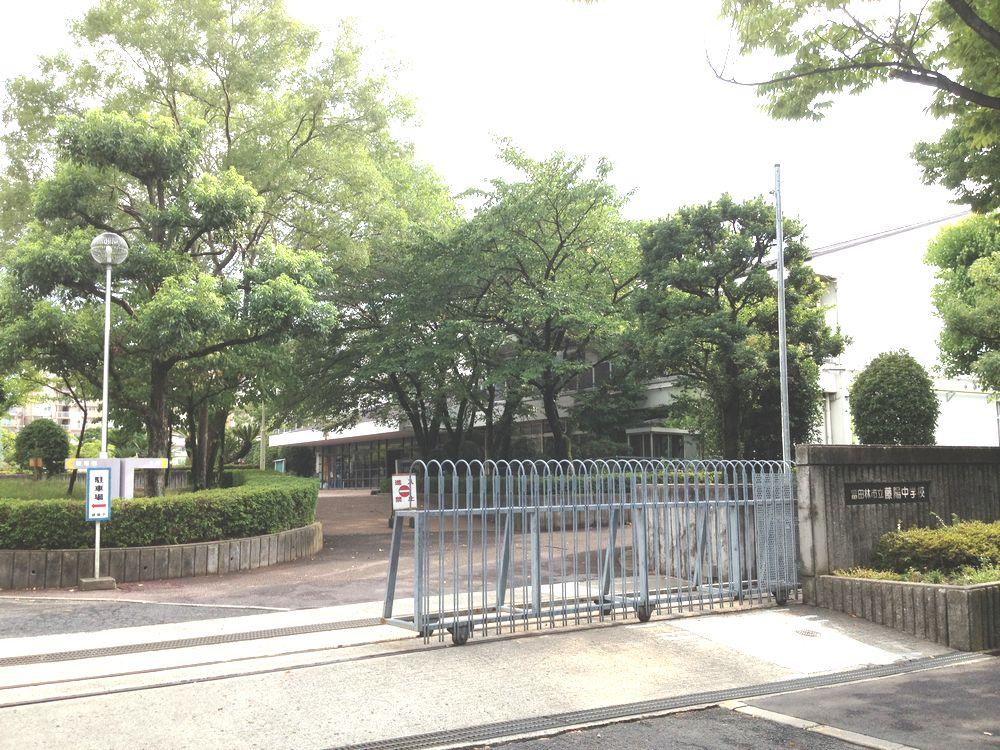 Junior high school. Tondabayashi Municipal FujiYo until junior high school 1584m