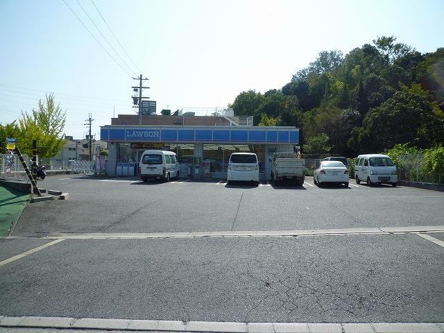 Convenience store. 225m until Lawson Tondabayashi Umenosato 1-chome
