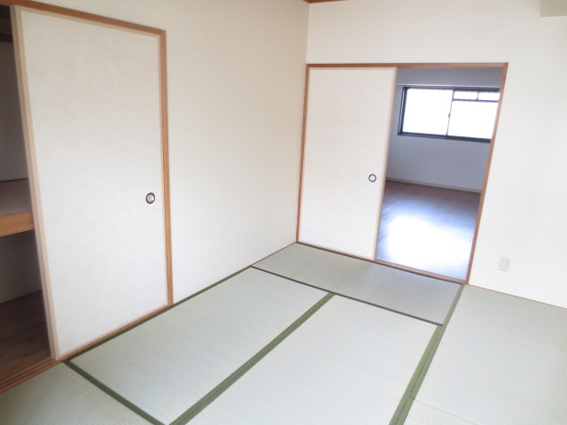 Living and room. It's Japanese-style room is calm ☆ 