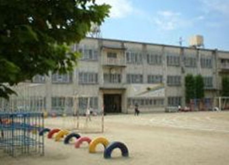 Primary school. Tondabayashi until the elementary school (elementary school) 1111m