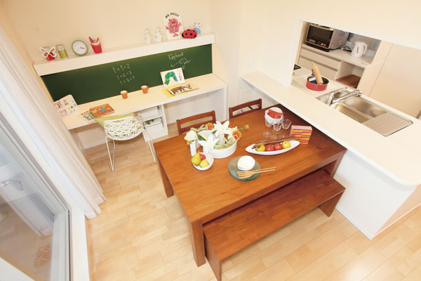 Living.  [試住 experience plan ・ "Nurture" plan] Hallway from the entranceese-style room, living ・ To dining, Our Maps, devised to cause the child's motivation. Parents and children is the plan that you can both learn growth snuggle (A70-I type model room)