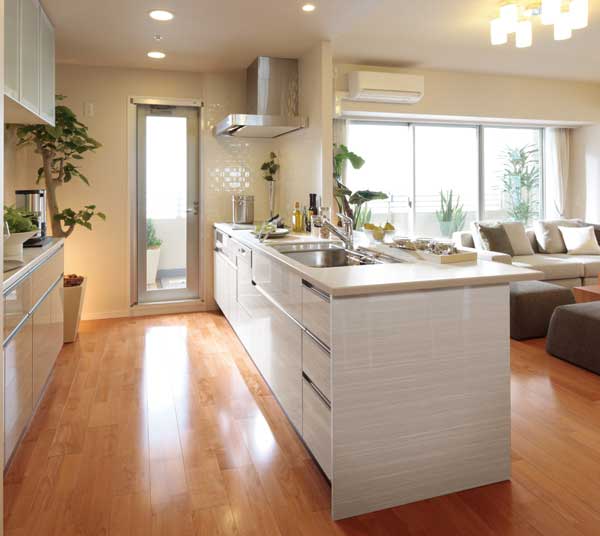 Kitchen.  [kitchen] Kitchen that combines the ease of use and beauty. Because the face-to-face, While taking the family and communication are in the living room, You can cook (C-95A type model room)