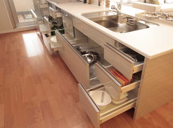 Kitchen.  [Kitchen under the slide housing] Since sliding, In a comfortable position while standing, You can be out of the pot and cooking utensils (same specifications)