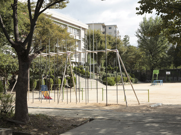 Surrounding environment. Municipal Higashitoyonaka Elementary School (1-minute walk ・ About 60m)