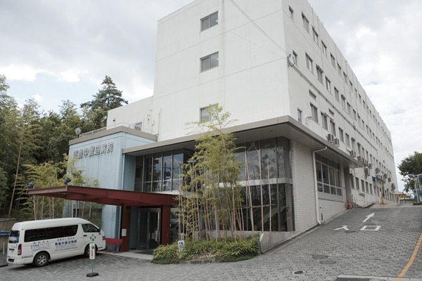 Surrounding environment. Higashitoyonaka Watanabe hospital (a 9-minute walk ・ About 700m)