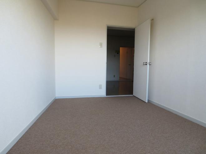 Non-living room. East side Western-style