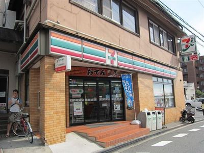 Convenience store. 300m to Seven-Eleven (convenience store)