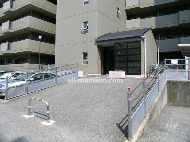 Entrance. Common areas