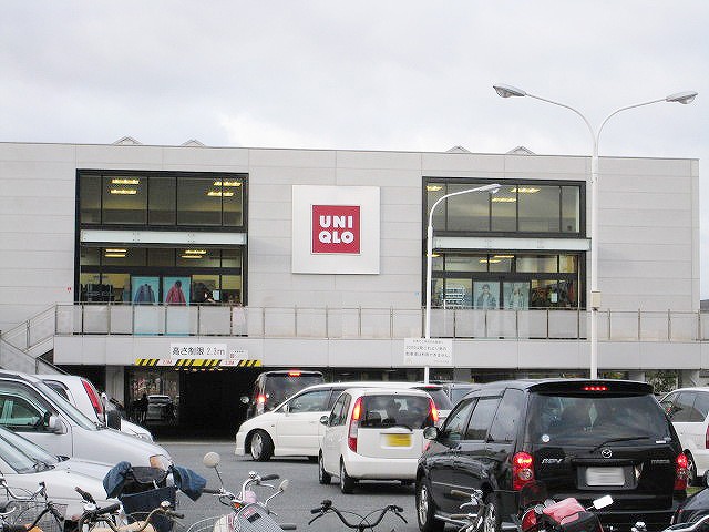 Shopping centre. 1042m to UNIQLO Toyonaka Hattori store (shopping center)