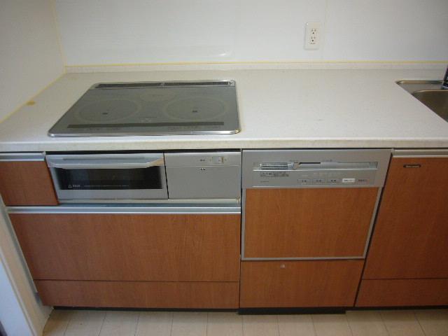 Kitchen. With dishwasher ・ IH stove