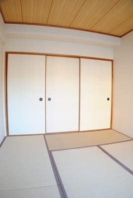 Other room space. Japanese-style room is 6 quires.