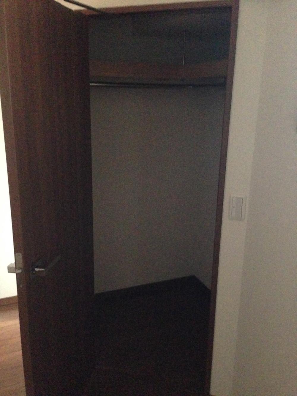 Receipt. Walk-in closet is part.