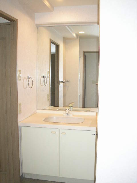 Other room space. Wash basin