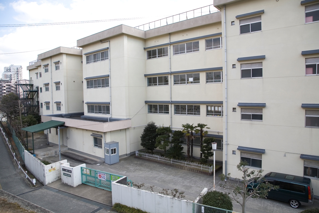 Primary school. 202m to Toyonaka Tatsuizumi hill elementary school (elementary school)